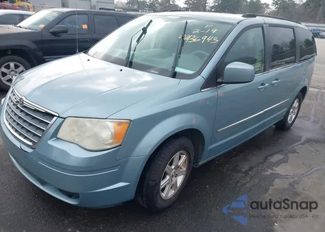 2010 Chrysler Town & Country Touring z USA, uszkodzony, nr VIN 2A4RR5DX5AR319560